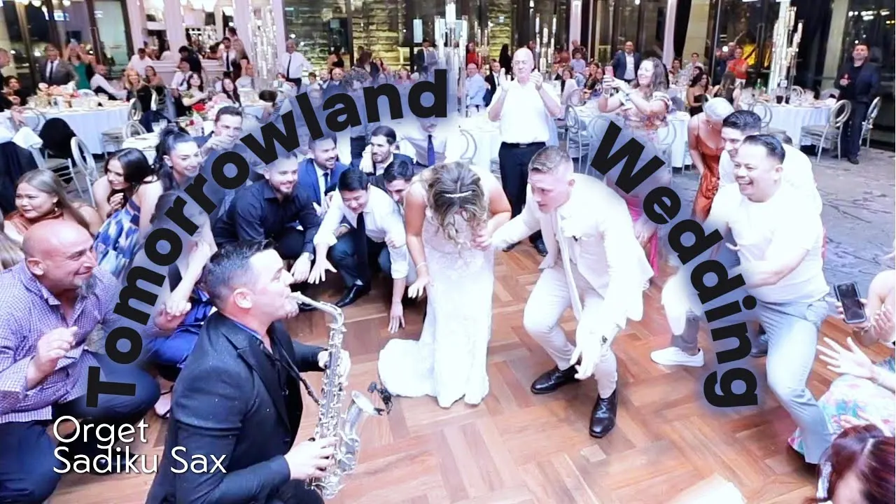 Live crowd enjoying an Orget Sax performance